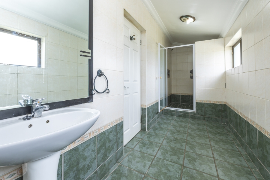 7 Bedroom Property for Sale in Plattekloof Western Cape